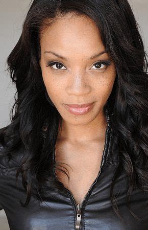 shinelle azoroh height